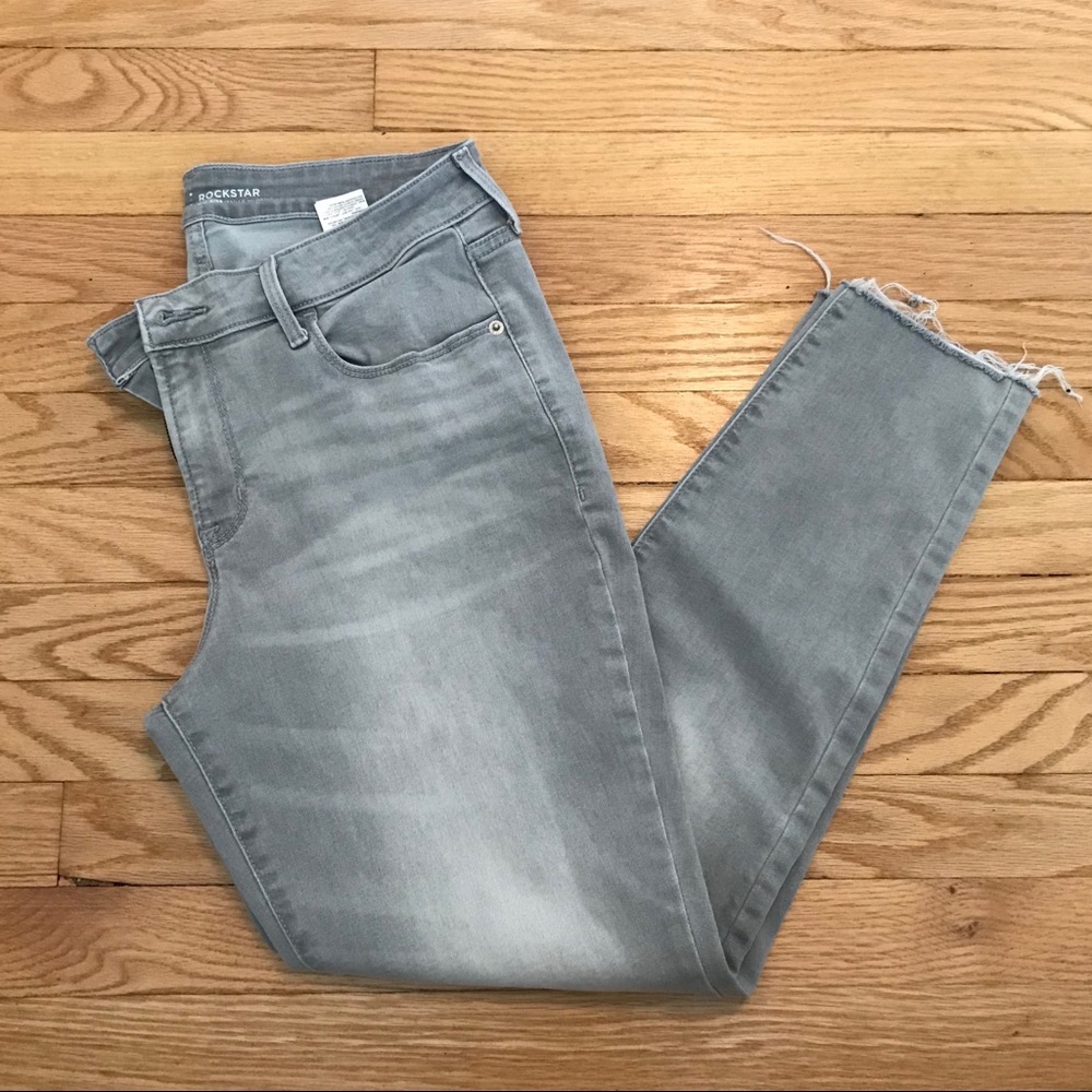 Old Navy Rockstar Mid-Rise ankle jeans light gray